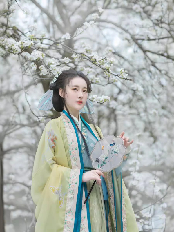 Hanfu troslojni set za žene s košulom do struka i širokim rukavima, 90% poliester / 10% kemijska vlakna, našiveni detalji, Chanpe