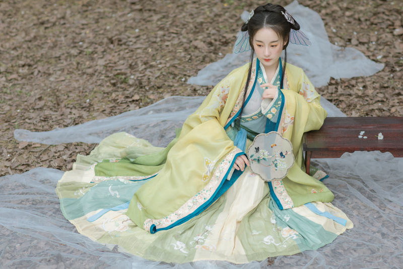 Hanfu troslojni set za žene s košulom do struka i širokim rukavima, 90% poliester / 10% kemijska vlakna, našiveni detalji, Chanpe