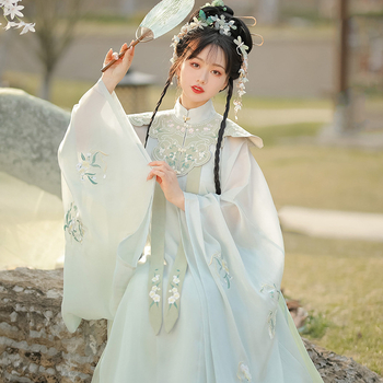 Ženski Hanfu set — vezani stojeći ovratnik i križni ovratnik, duga haljina i suknja do struka; Guofeng Ming stil; proljetna 2023 kolekcija; za Hanfu prilike; acetat vlakno ispod 30%; tisak