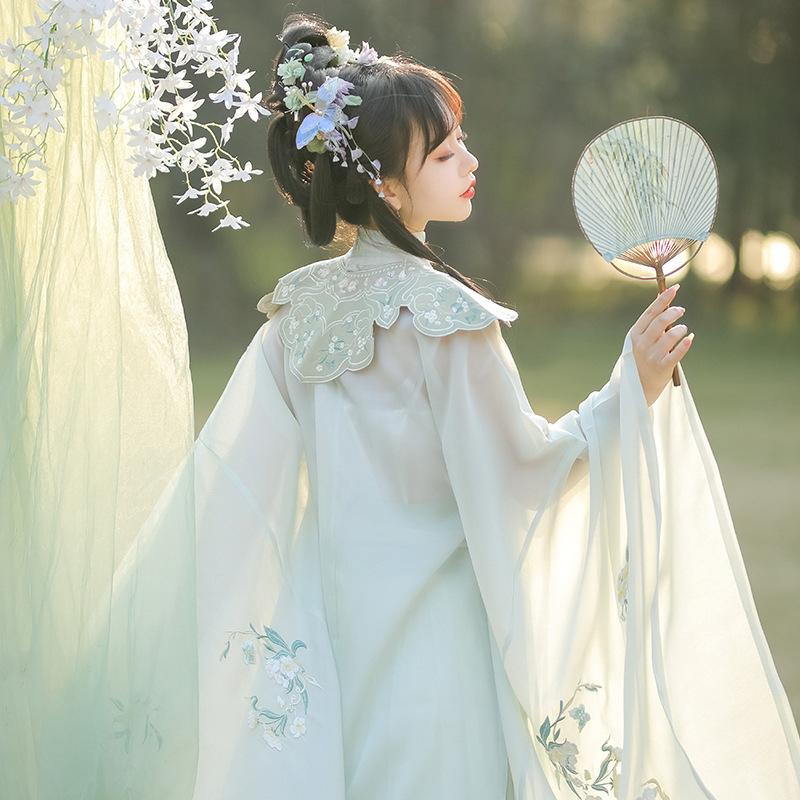 Ženski Hanfu set — vezani stojeći ovratnik i križni ovratnik, duga haljina i suknja do struka; Guofeng Ming stil; proljetna 2023 kolekcija; za Hanfu prilike; acetat vlakno ispod 30%; tisak