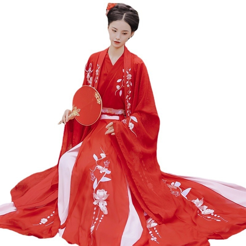 Vjenčani Hanfu dvodijelni set: Bluza s križnim ovratnikom i širokim rukavima te izvezeni/h tvđena suknja s prorezom; poliester mješavina, vez, proljeće 2024