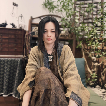 Cardigan Young years — patchwork od ramie i konoplje, ručno šiveno, lagani retro stil, jesen 2025, ramie 95%+