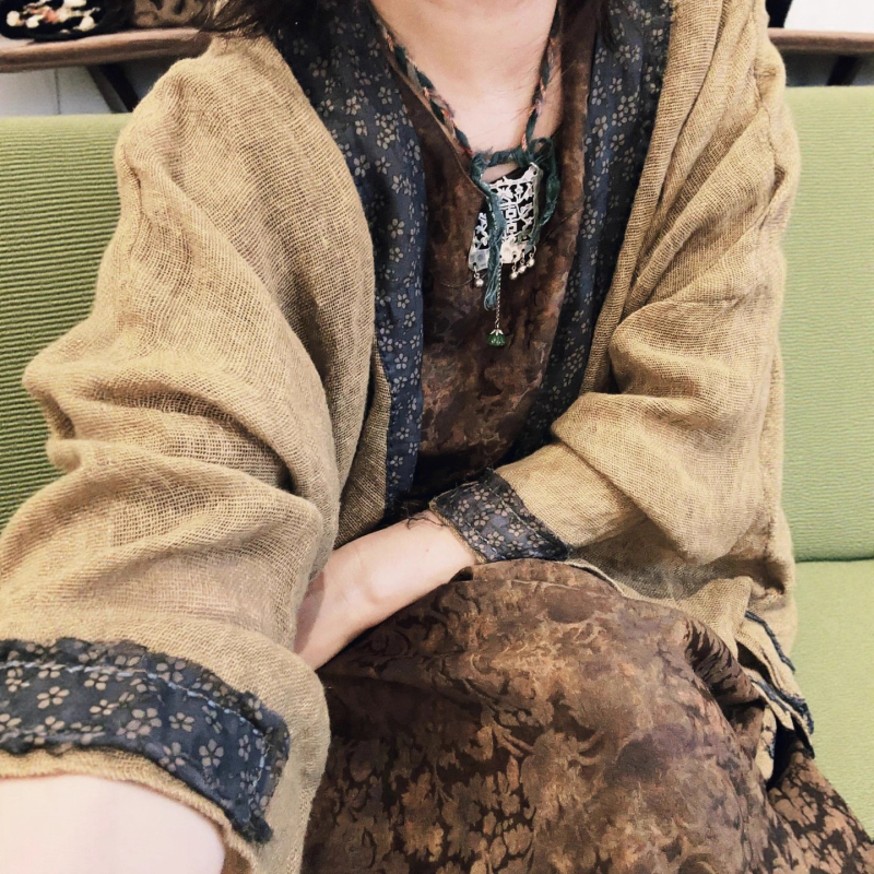 Cardigan Young years — patchwork od ramie i konoplje, ručno šiveno, lagani retro stil, jesen 2025, ramie 95%+