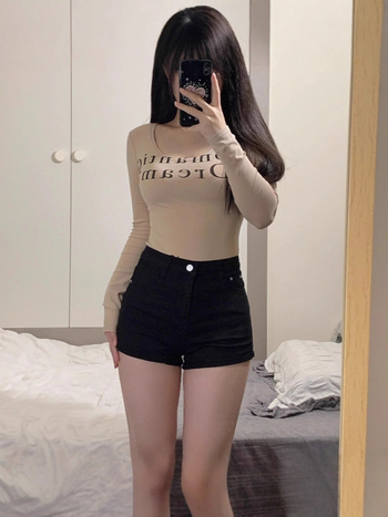 Șort denim damă, talie înaltă, croială dreaptă, slim-fit, fără cute, ușor elastic, 95% poliester