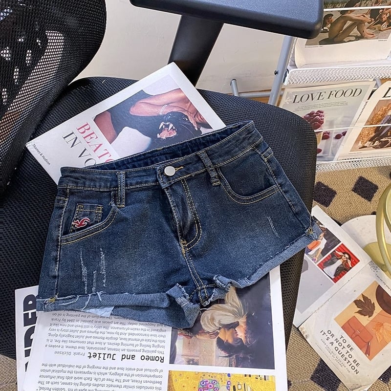 Denim rövidnadrág, szűk fazon, alacsony derék, felhajtott szél, mikroelasztikus