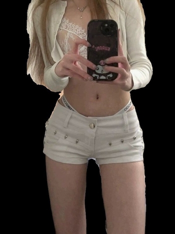 Pamut farmer rövidnadrág alacsony derékkal, szűk fazon, háromnegyed hossz, street hipster stílus, nyár 2025