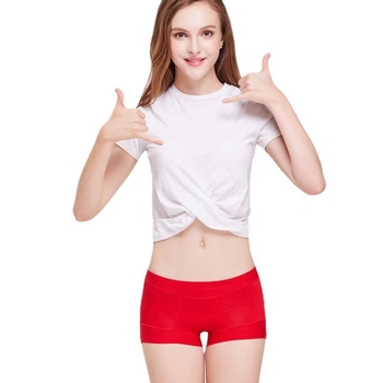 Ženske gaćice srednje visine struka od pamuka, antibakterijska podstava u području prepona od polilaktične kiseline, brzo sušenje