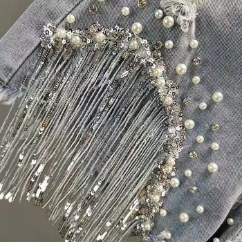 Női farmer shortok magas derekú, széles szabású, 3/4 hosszúságú, gyöngyös tassel díszítéssel, mikroelasztikus denim