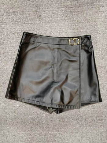 Ženski šorc od prave kože, visoki pojas, dužina do tri četvrtine, straight kroj, casual stil, Jesen 2025