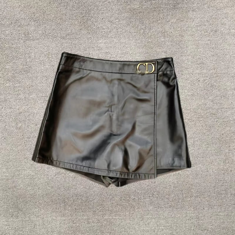 Ženski šorc od prave kože, visoki pojas, dužina do tri četvrtine, straight kroj, casual stil, Jesen 2025