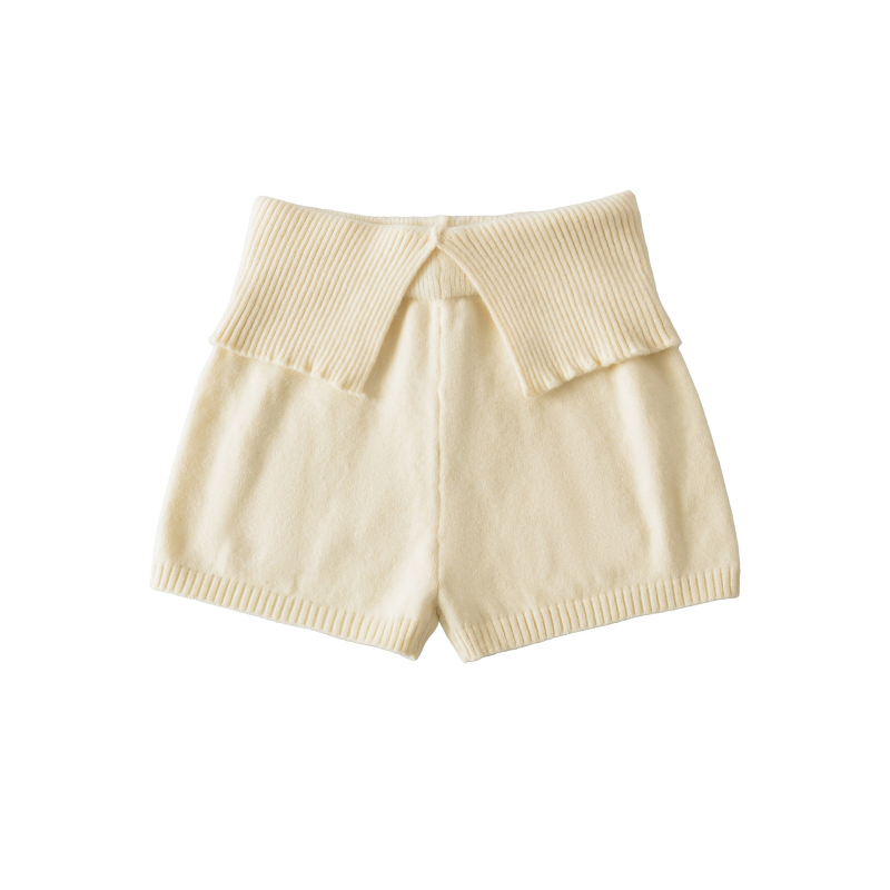 Pletene šorc s niskim strukom i V‑izrezom, uski kroj, pokriva bokove, za žene, materijal: regenerirana celulozna vlakna s elastanom