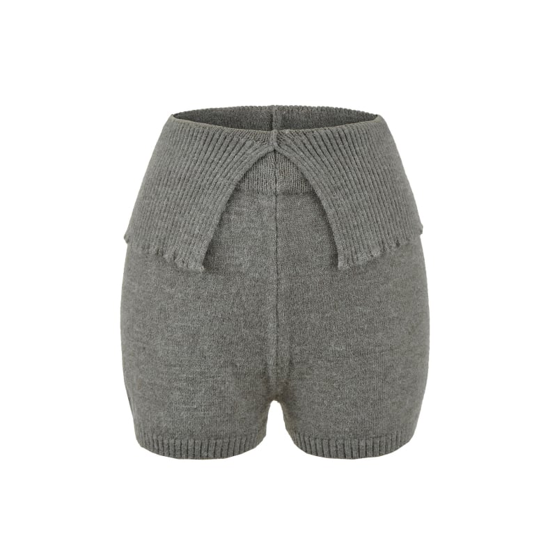 Ženske kratke pletene hlače s niskim strukom i V‑detaljem, uski kroj, visoka elastičnost, tkanina 70–80% regenerirane celuloze (Spandex)