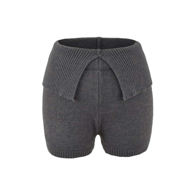 Ženske kratke pletene hlače s niskim strukom i V‑detaljem, uski kroj, visoka elastičnost, tkanina 70–80% regenerirane celuloze (Spandex)