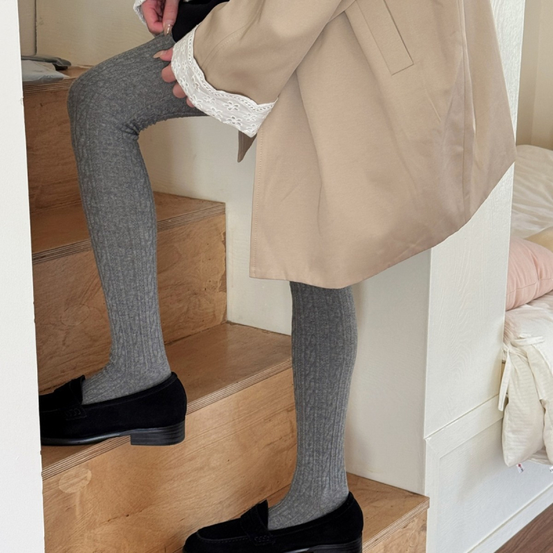 Hariznya harisnya — Combed pamutból, lélegző, egyszínű mintázat, 50–70% pamut tartalom, 2025 őszén piacra kerül