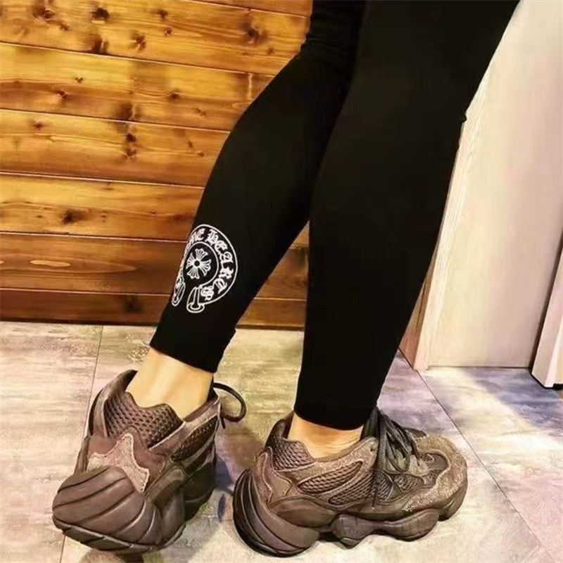 Nylon anyagú jóga leggings patkó mintával, magas derékrész, 9/10 hossz, fenékemelő és lábkarcsúsító hatás, egyszínű, sokoldalú stílus, 2025 ősz megjelenés