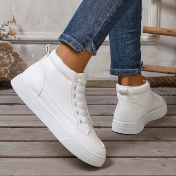 Visoke tenisice s vezicama, gornji dio od mikrovlaknaste kože, injekcijski oblikovana potplat, protuklizna guma