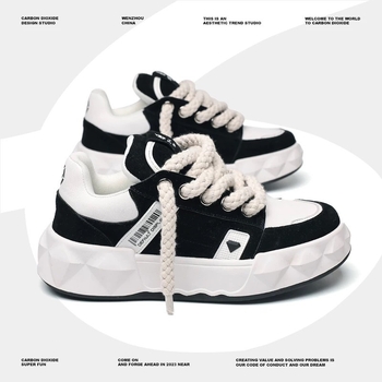 Unisex tenisice s debelim potplatom, kožni gornji dio, gumena potplata, srednje visine 3–7 cm, vezanje šnalama, EVA uložak