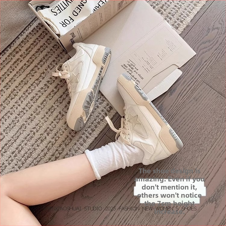 Dámske tenisky z pravej kože s gumovou podrážkou, stredne vysoký vršok, vložka z prírodnej kože, podšívka z ovčej kože, šnúrovanie, zvyšuje výšku, priedušné, odolné, voľnočasové