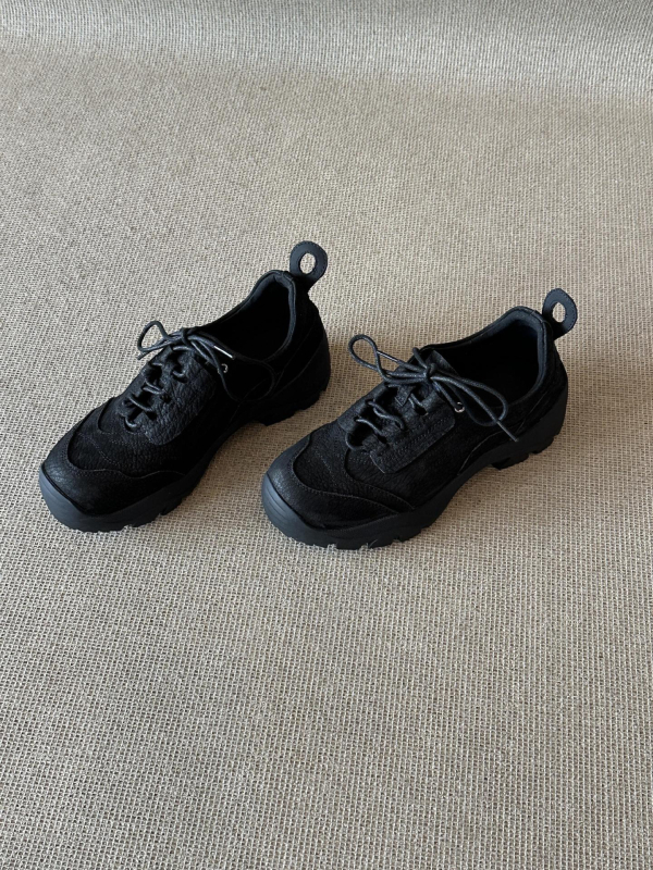 Ženske retro sportske tenisice s gornjim dijelom od prve sloje teleće kože, unutarnja ovčja koža, gumeni potplat, niski vrh, vezanje — svakodnevni stil