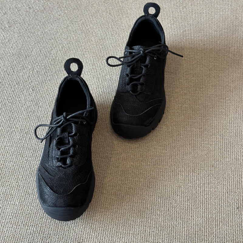 Ženske retro sportske tenisice s gornjim dijelom od prve sloje teleće kože, unutarnja ovčja koža, gumeni potplat, niski vrh, vezanje — svakodnevni stil