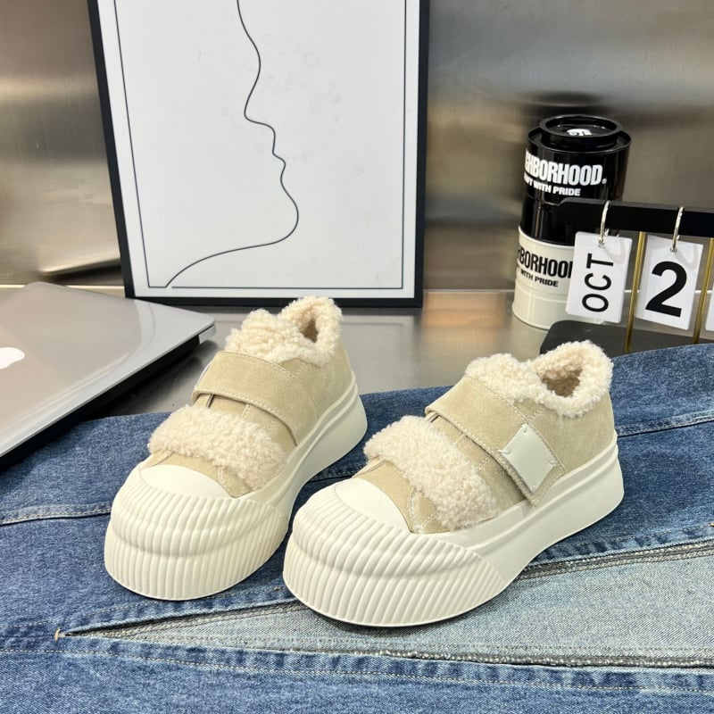 Cipele s Velcro kopčom i debelim potplatom, fleece unutarnja podloga, gornji i unutarnji dio od svinjske kože
