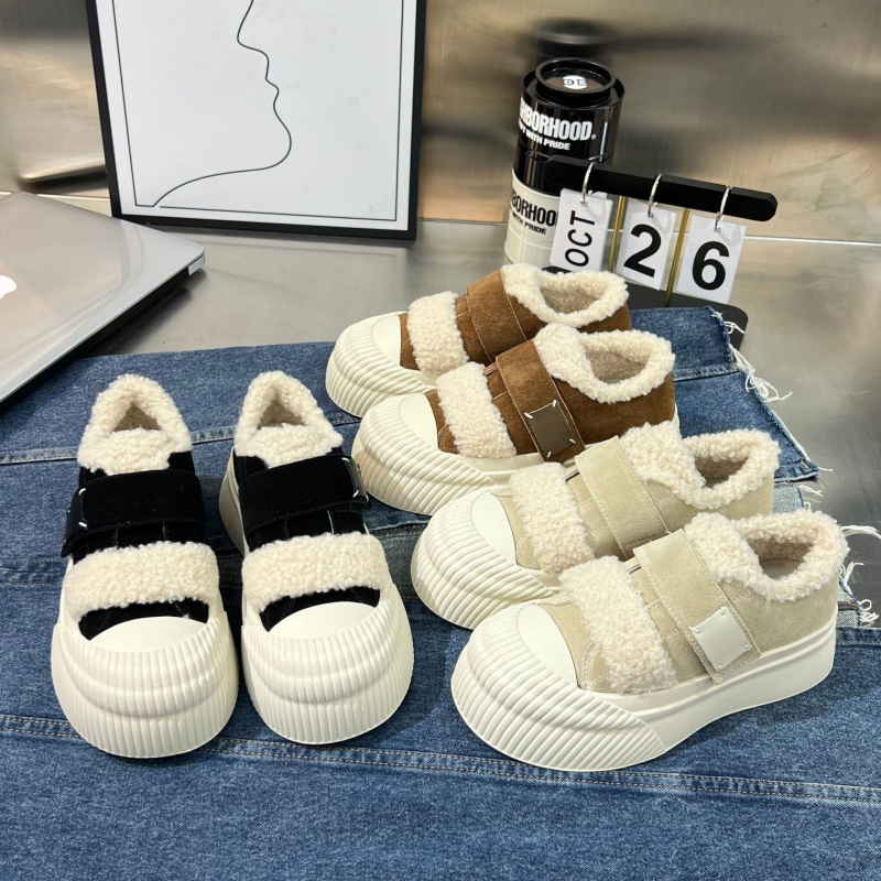 Cipele s Velcro kopčom i debelim potplatom, fleece unutarnja podloga, gornji i unutarnji dio od svinjske kože