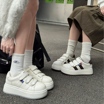 Женски зимни кецове със подплата от флийс, бели ежедневни кецове на платформа с велкро закопчаване, кръгъл пръст, горна част от раздвоена кожа, платформа 3–5 cm