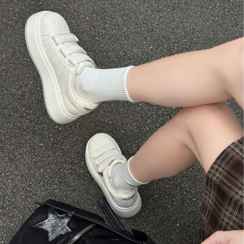 Женски зимни кецове със подплата от флийс, бели ежедневни кецове на платформа с велкро закопчаване, кръгъл пръст, горна част от раздвоена кожа, платформа 3–5 cm