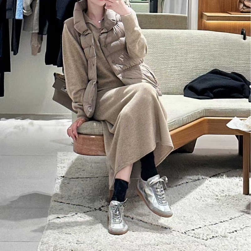 Дамски ежедневни спортни обувки | Горна част: телешка кожа от втори слой; Подплата: овча кожа; Стелка: свинска кожа (втори слой); Подметка: гума; Затваряне: връзки