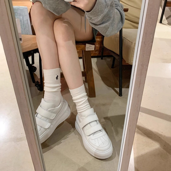 Női mindennapi sportcipők vastag platformával, 6-8 cm platformmagasság, Mickey Mouse mintás, fűzővel, lélegző microfiber belső