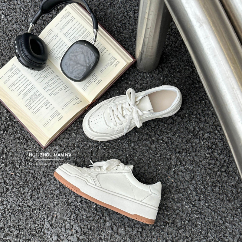 Ženske kožne tenisice – okrugli vrh, vezanje, niski gornji dio, gumeni đon, visina pete 1-3 cm