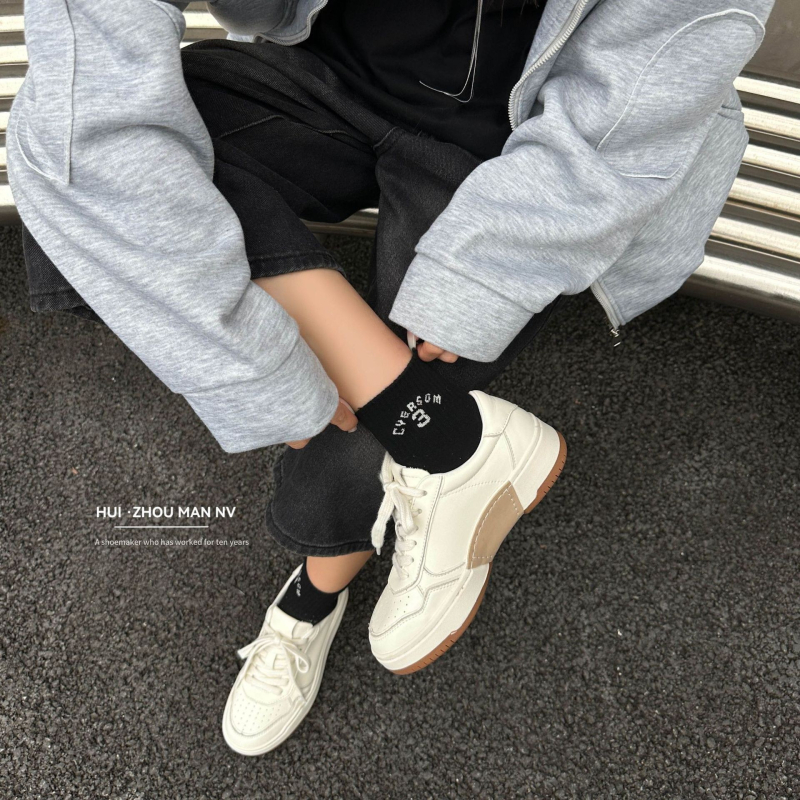 Ženske kožne tenisice – okrugli vrh, vezanje, niski gornji dio, gumeni đon, visina pete 1-3 cm