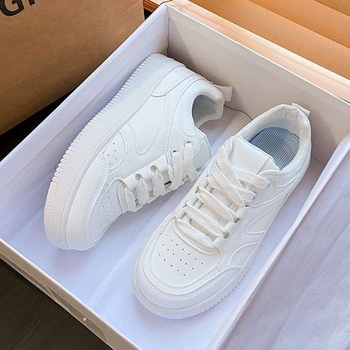 Casual niskoprofilne tenisice od sintetičke kože, gumeni potplat, vezanje, latexna uloška