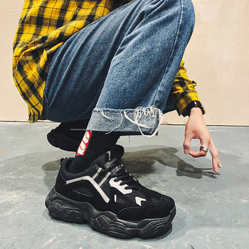 Férfi sportcipők Koreai stílusban, felsőrész szintetikus bőrből, talp gumiból, belső háló, fűzővel