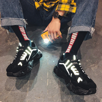 Férfi sportcipők Koreai stílusban, felsőrész szintetikus bőrből, talp gumiból, belső háló, fűzővel