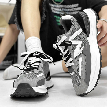 Muške tenisice za proljeće 2025: mrežasti gornji dio, niski profil, vezivanje šnurkama, debeli protivklizni potplat, EVA uložak