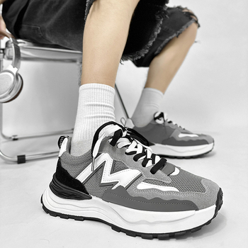 Muške tenisice za proljeće 2025: mrežasti gornji dio, niski profil, vezivanje šnurkama, debeli protivklizni potplat, EVA uložak