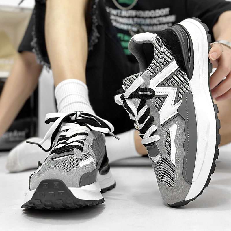 Muške tenisice za proljeće 2025: mrežasti gornji dio, niski profil, vezivanje šnurkama, debeli protivklizni potplat, EVA uložak