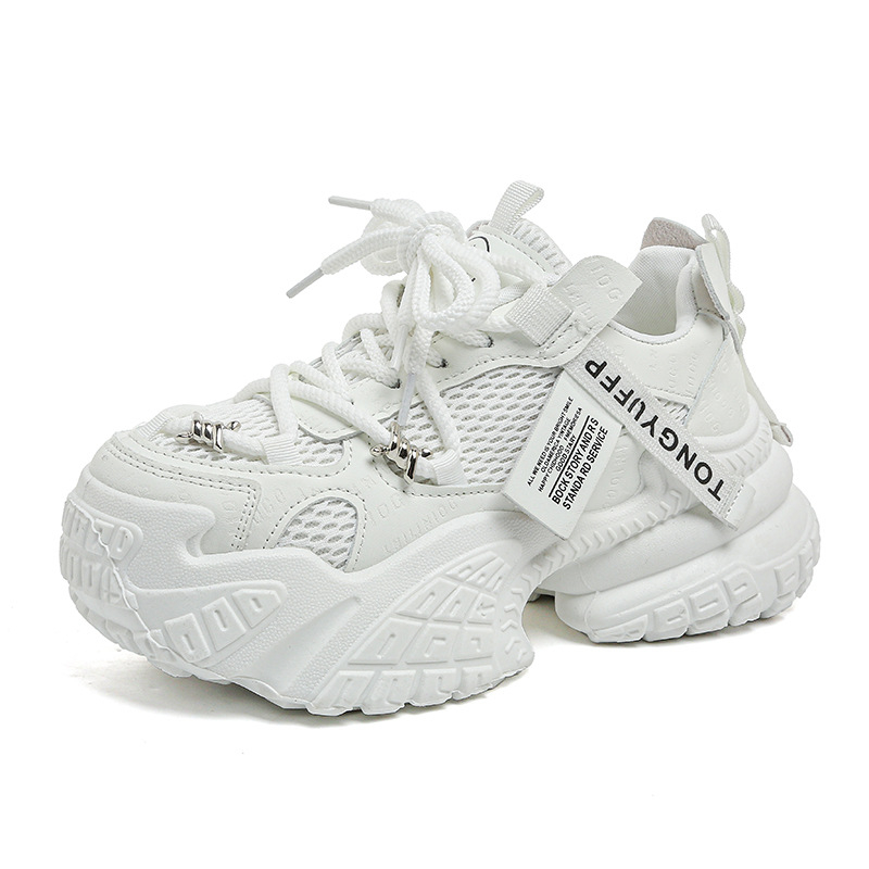 Dámske tenisky typu dad shoes, korejský štýl, hrubá podrážka pre zvýšenie výšky, horná časť z Super Fiber, vnútorná sieťovina, gumová podrážka, protišmyk, zapínanie vpredu šnúrovaním, okrúhla špička, výška päty 3–5 cm.