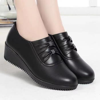 Dámske platformové topánky s pevným stredným podpätkom 3-5 cm, gumová podrážka, PU vršok, bočný zips