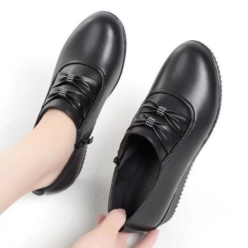 Dámske platformové topánky s pevným stredným podpätkom 3-5 cm, gumová podrážka, PU vršok, bočný zips