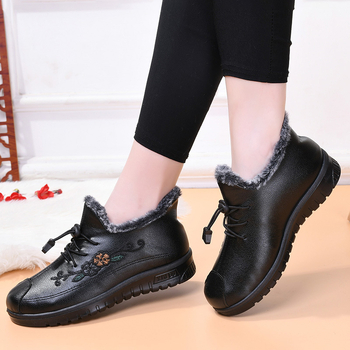 Dámske zimné bavlnené topánky, fleecovou podšívkou, protišmykové a nepremokavé, okrúhla špička, vrchná časť z mikrovlákna.