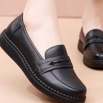 Unisex topánky z pravej kože s kruhovou špičkou, PU podšívkou, gumovou podrážkou a klinovým podpätkom 4–6 cm