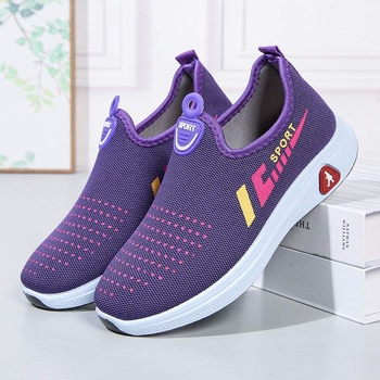 Dámske slip-on ploché topánky, elastické horné, podrážka z PVC, bez podpätku (0–1 cm), protišmykové a odolné pre každodenné nosenie