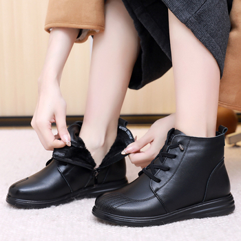 Zimné dámske čižmy z prvej vrstvy hovädzej kože, fleecová podšívka, vysoký vrš, okrúhla špička, PU podrážka