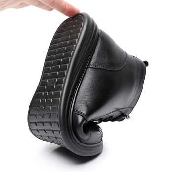 Zimné dámske čižmy z prvej vrstvy hovädzej kože, fleecová podšívka, vysoký vrš, okrúhla špička, PU podrážka