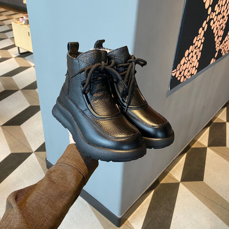 Dámske krátke čižmy na zimu 2025 — pravá koža a kožušina, bočné zapínanie na zips, gumová podrážka, stredne vysoký podpätok