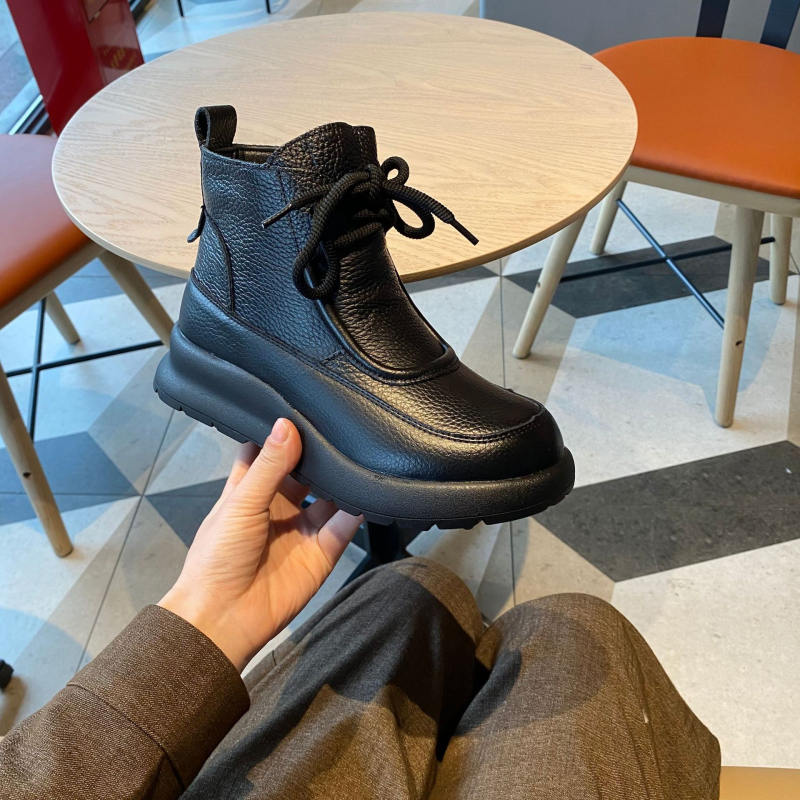 Dámske krátke čižmy na zimu 2025 — pravá koža a kožušina, bočné zapínanie na zips, gumová podrážka, stredne vysoký podpätok