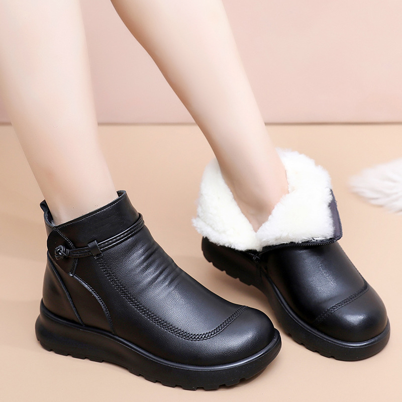 Dámske zimné čižmy z pravej kože, vlnená podšívka, bočné zapínanie na zips, PU podrážka, nízky podpätok 1–3 cm