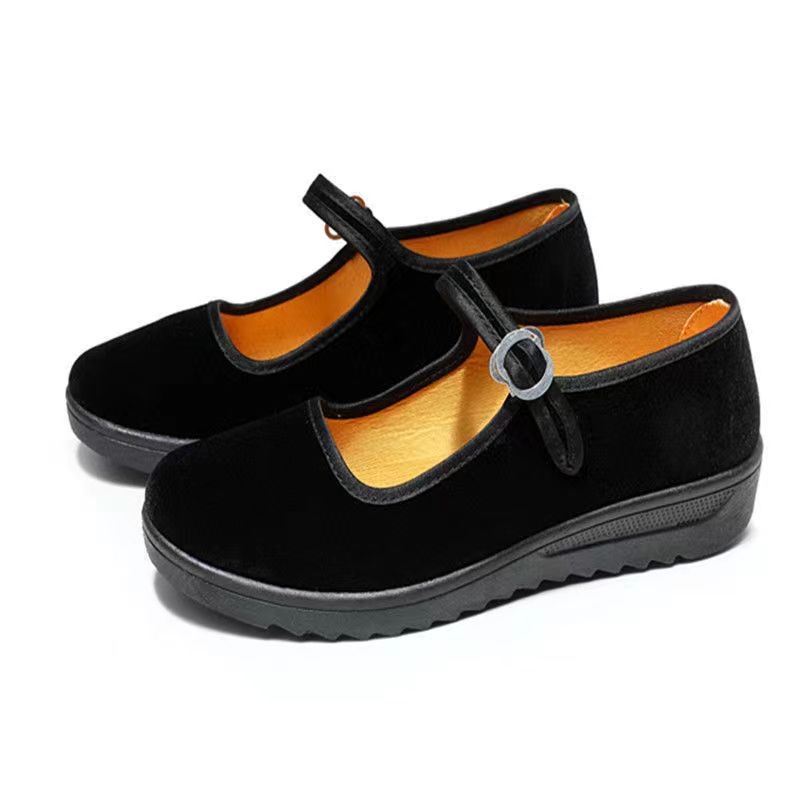 Dámske ručne pletené topánky s vrchným dielom z velveteenu, gumovou podrážkou, plochou pätou, zapínaním na pracku